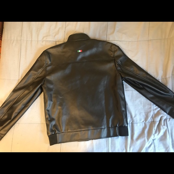 VG World Collection Ferrari Jacket - Picture 3 of 5